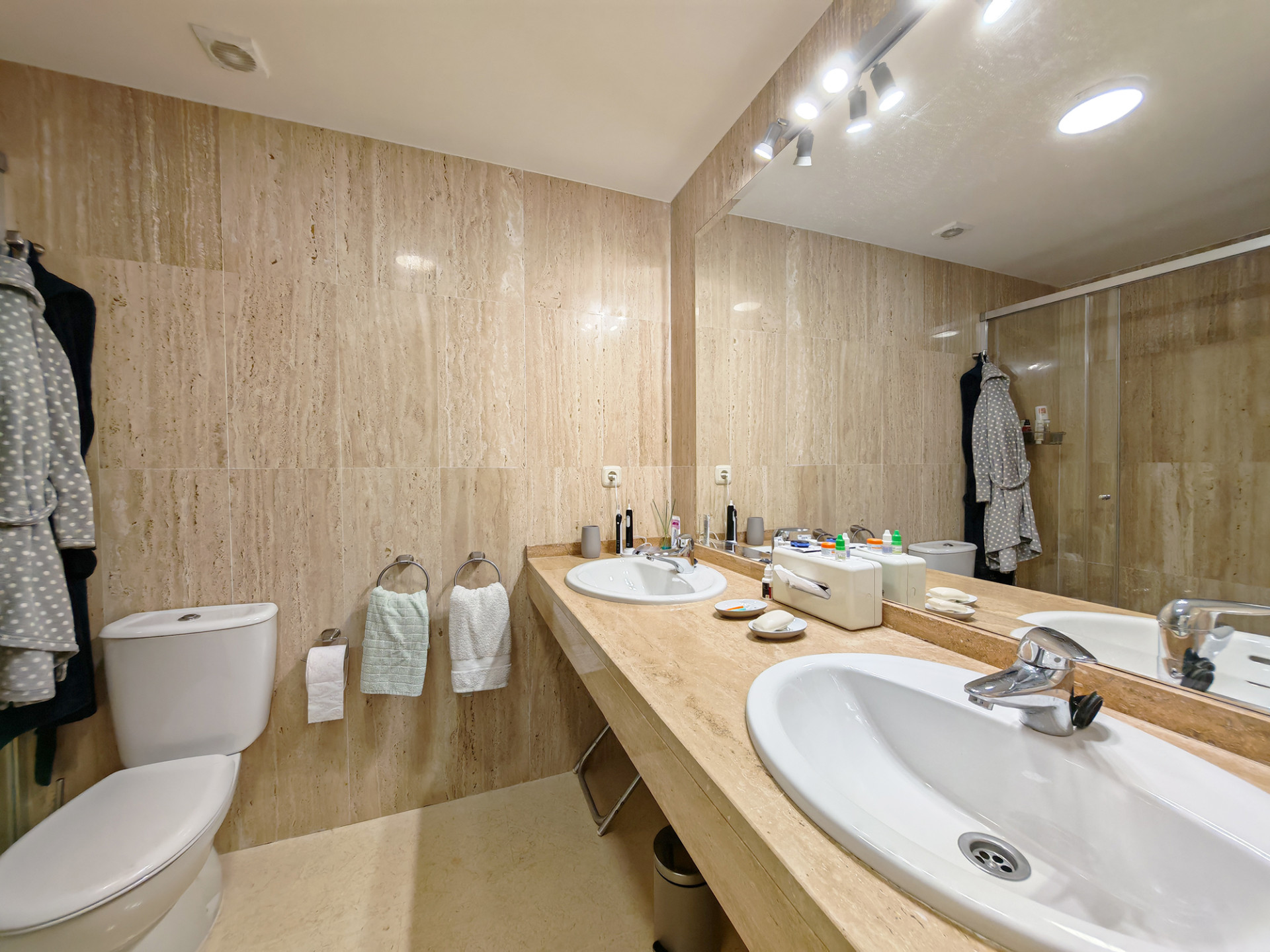 2 Bedroom Apartment in Marbella - Photo 13