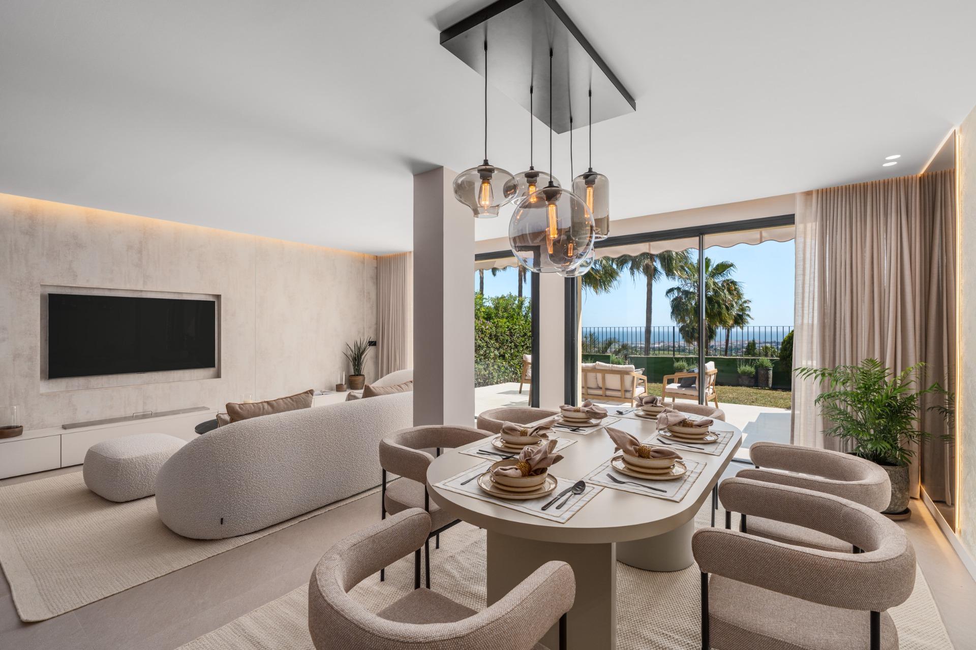 3 Bedroom Townhouse in Benahavís - Photo 2