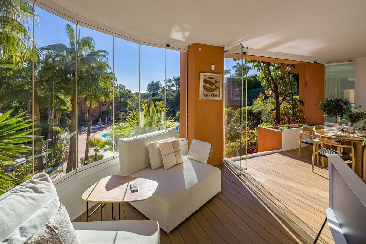 4 Bedroom Apartment in Marbella - Photo 5