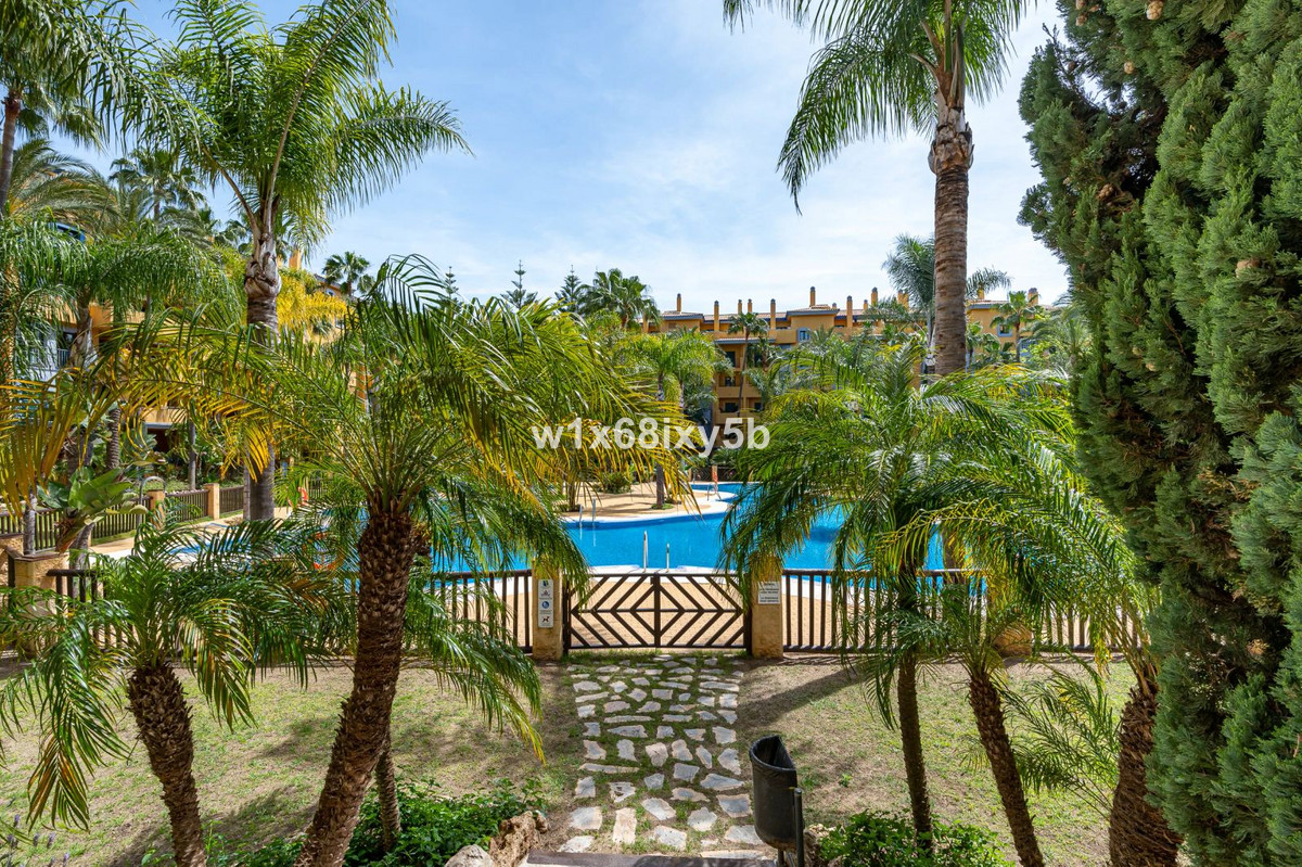 2 Bedroom Apartment in San Pedro de Alcántara - Photo 25