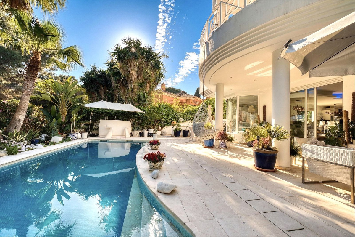 4 Bedroom Villa in Estepona - Photo 40