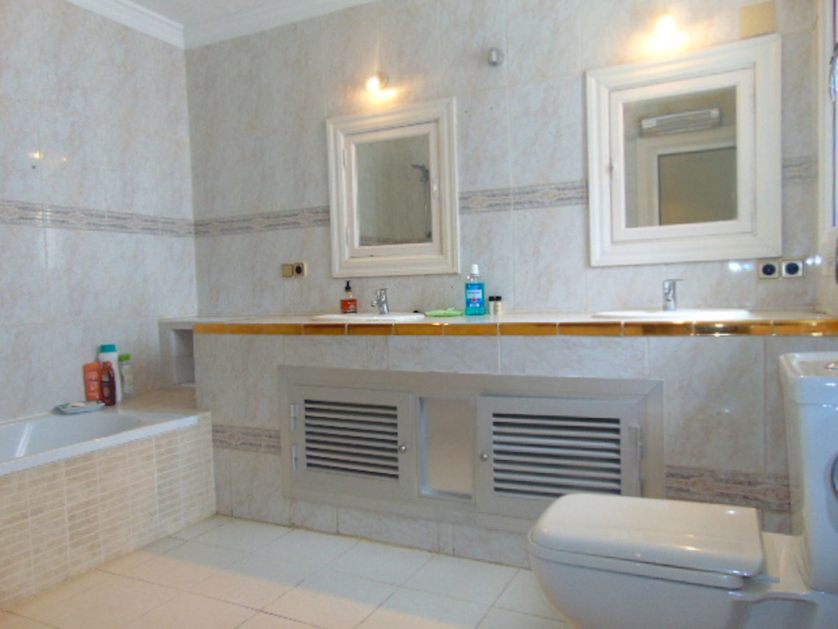 4 Bedroom Villa in San Pedro de Alcántara - Foto 8