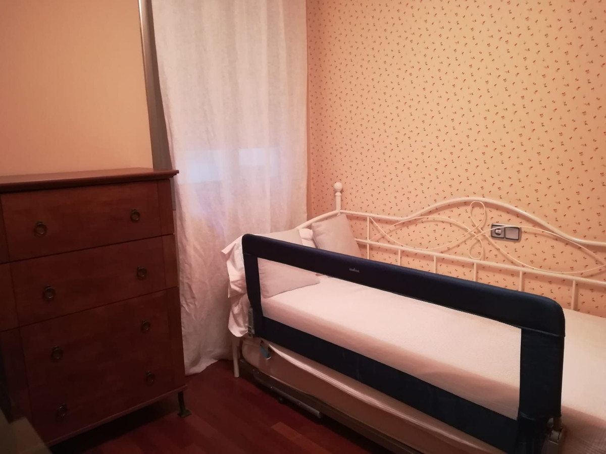 2 Bedroom Apartment in Torremolinos - Photo 6