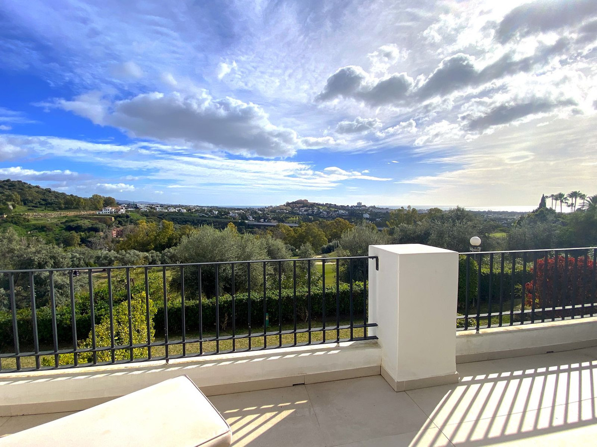 4 Bedroom Townhouse in Benahavís - Photo 29
