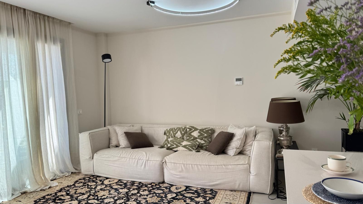 3 Bedroom Apartment in Estepona - Photo 10
