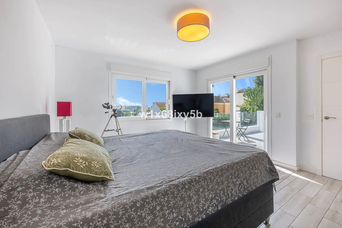 4 Bedroom Villa in Marbella - Photo 15