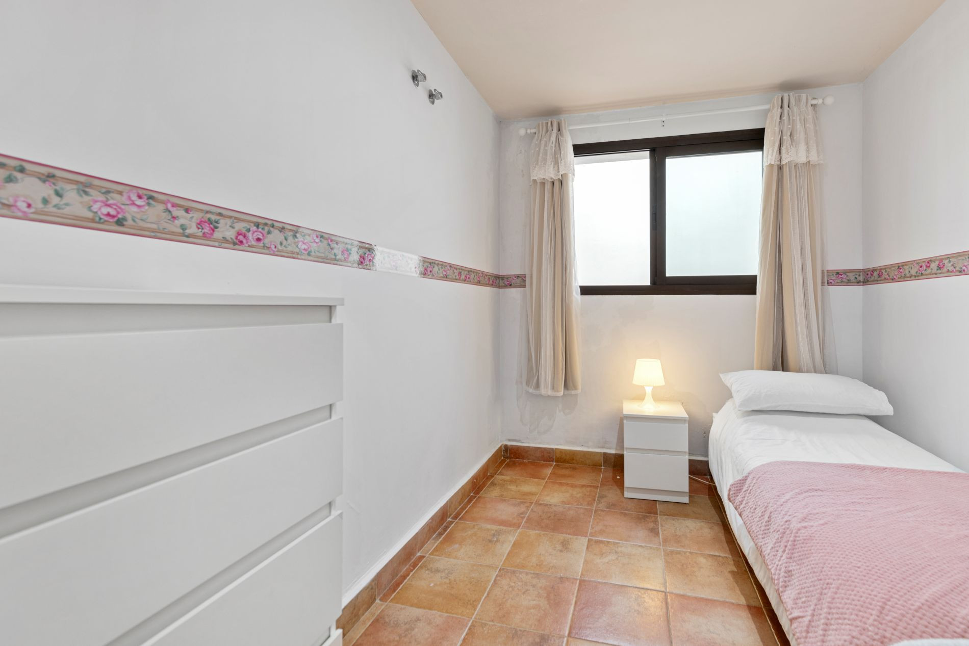 4 Bedroom Townhouse in Benahavís - Photo 21