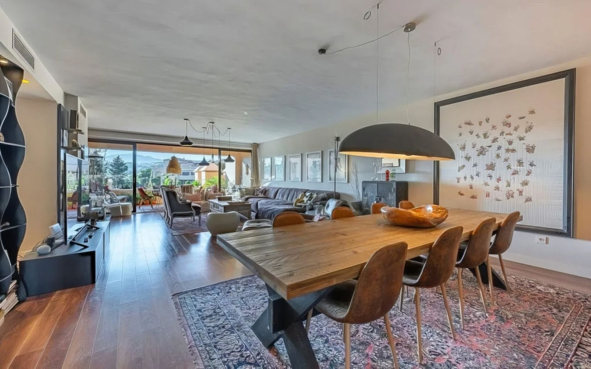 3 Bedroom Penthouse in Estepona - Photo 5