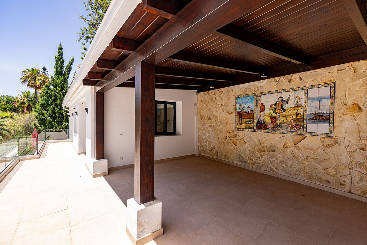 4 Bedroom Villa in Marbella - Photo 10