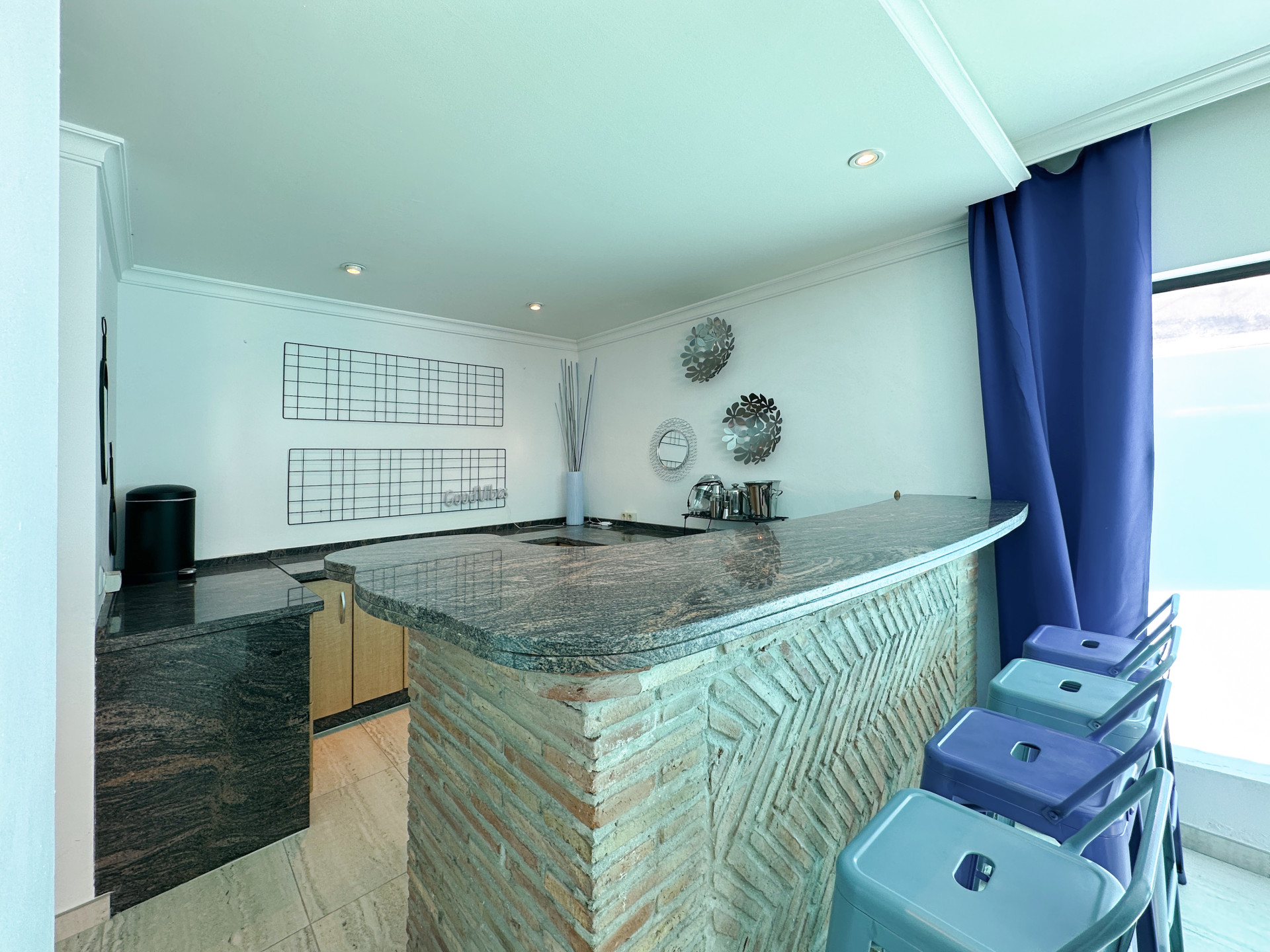 6 Bedroom Villa in Estepona - Photo 30
