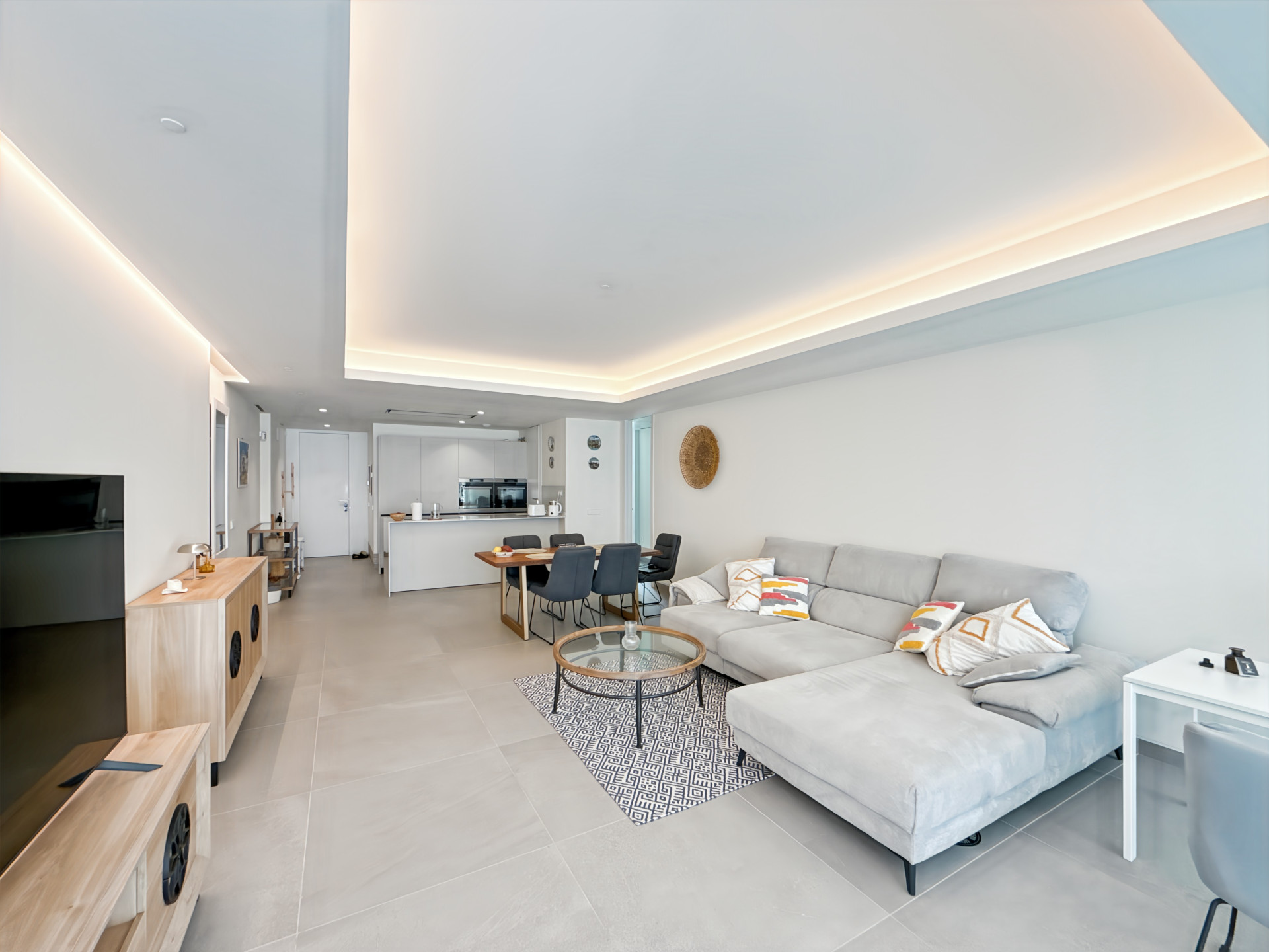 2 Bedroom Apartment in Estepona - Photo 9