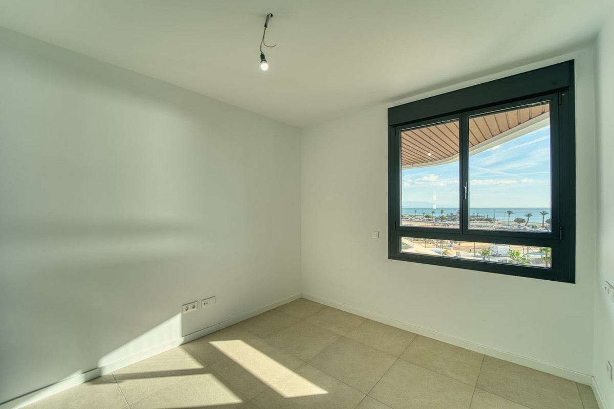 3 Bedroom Apartment in Torremolinos - Photo 10