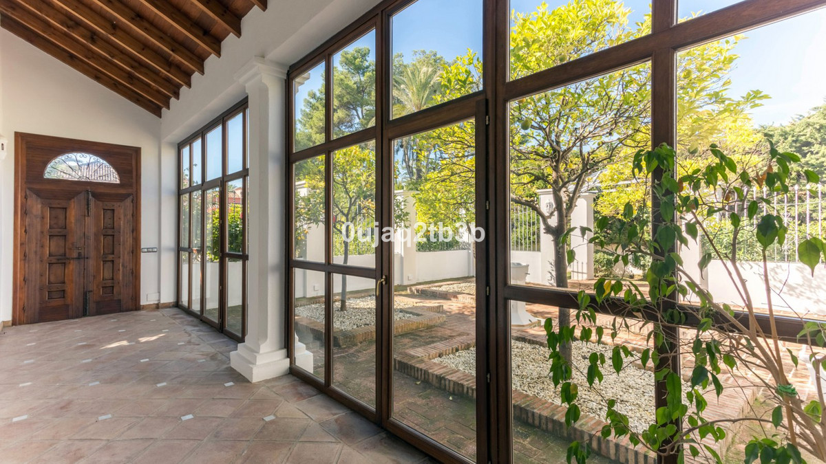6 Bedroom Villa in San Pedro de Alcántara - Photo 7