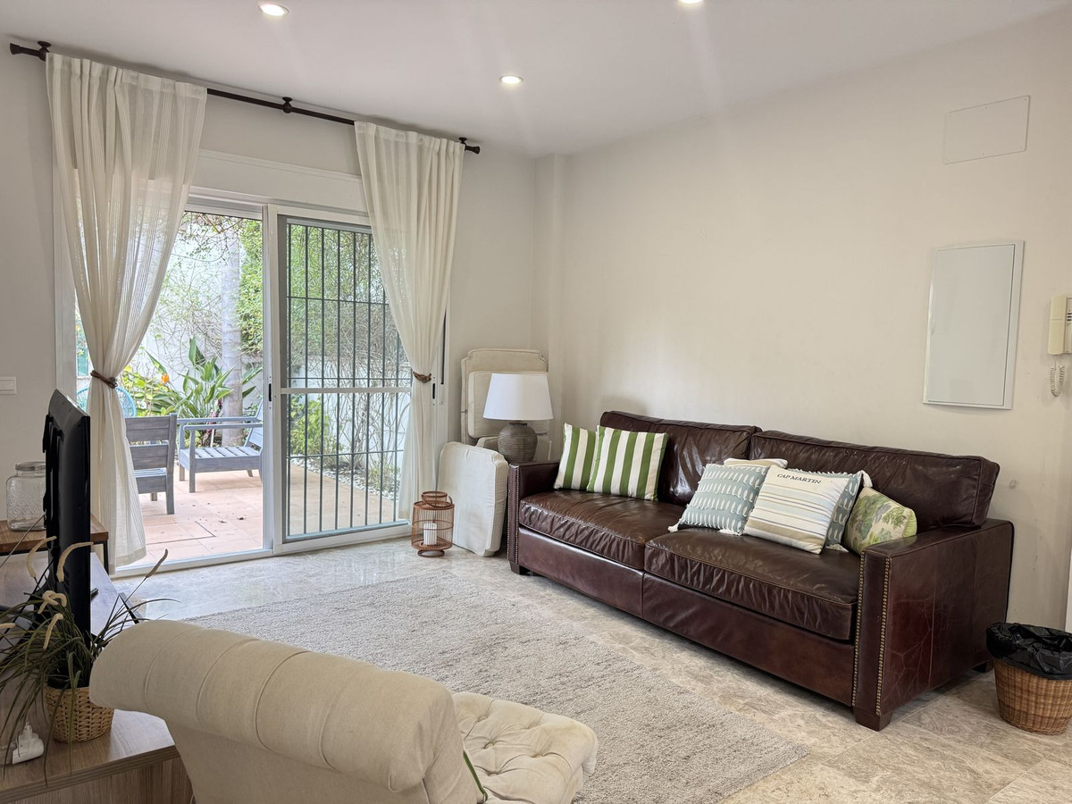 2 Bedroom Apartment in Marbella - Photo 5