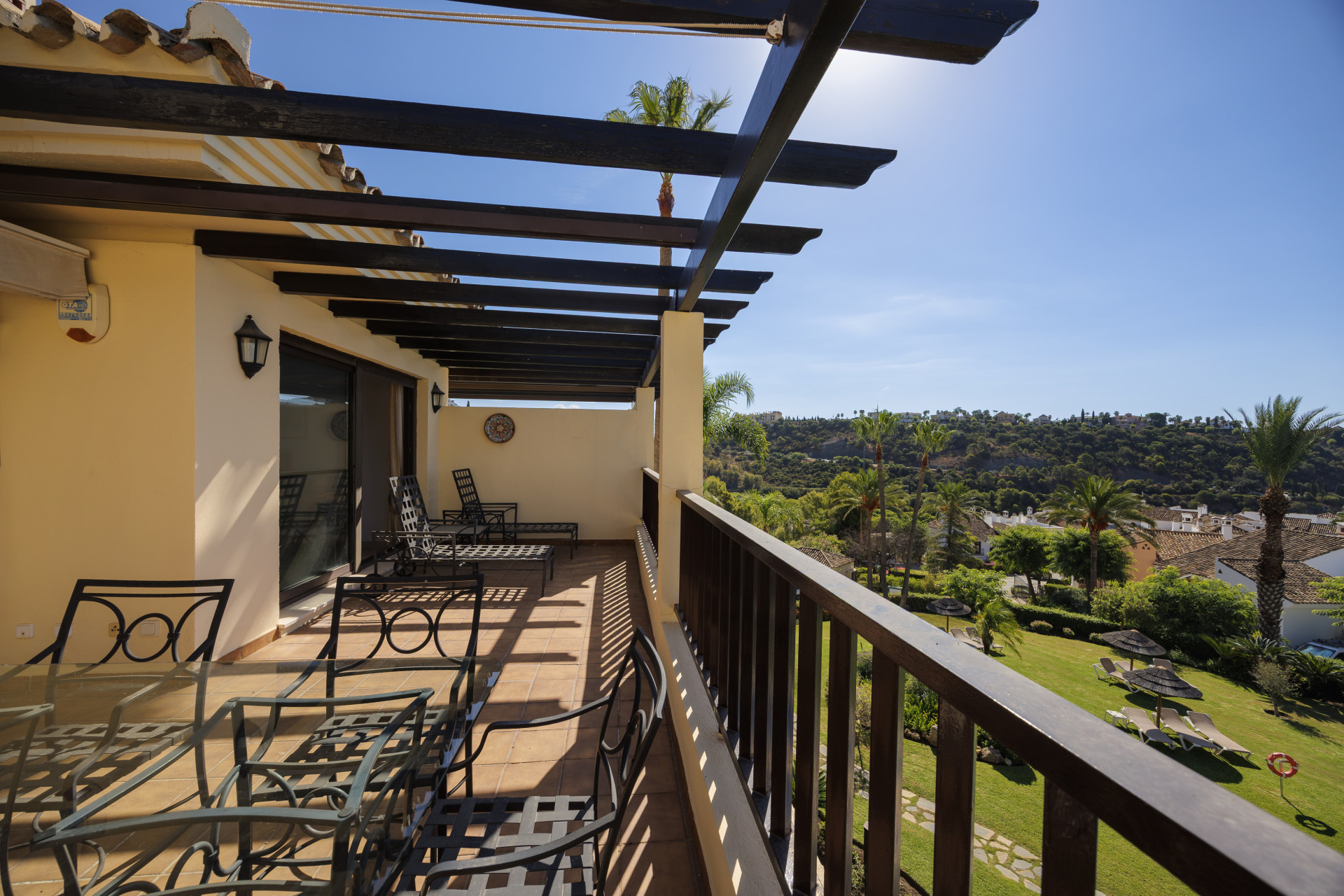 3 Bedroom Penthouse in Benahavís - Photo 25