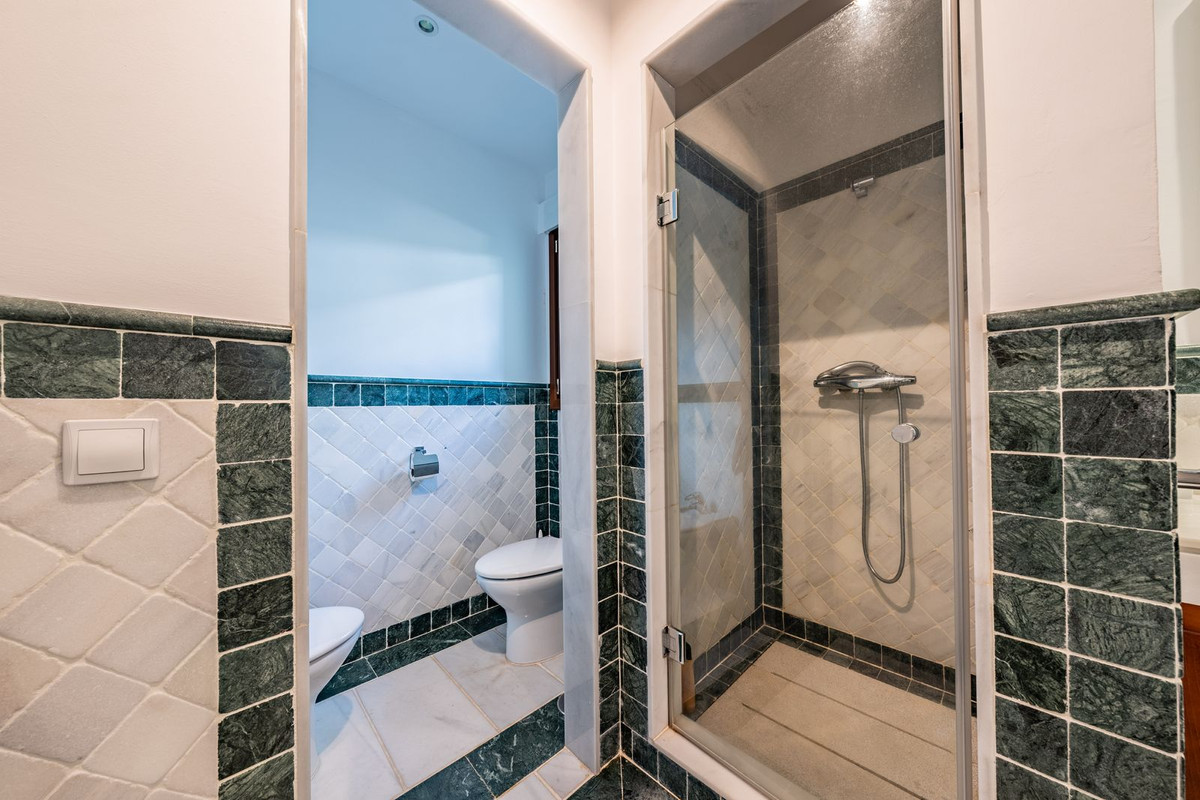 2 Bedroom Apartment in Marbella - Photo 27