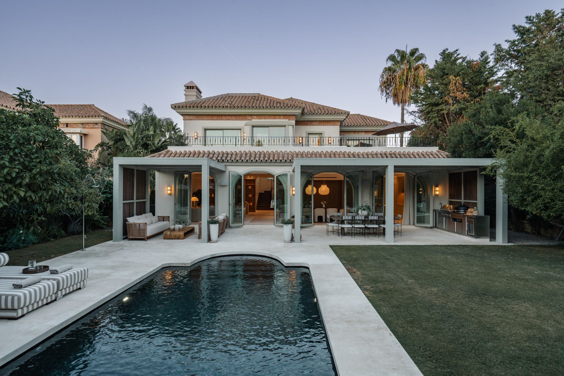 5 Bedroom Villa in Marbella - Photo 2