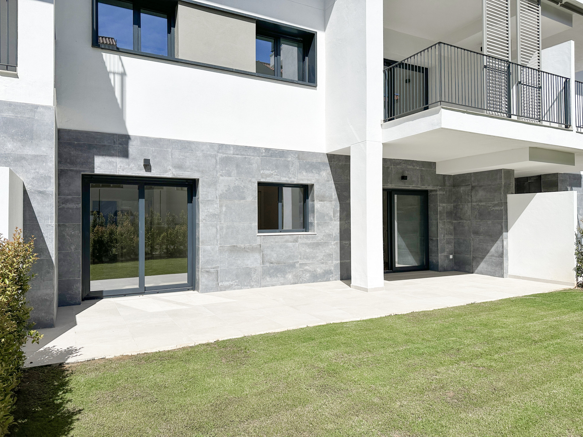 2 Bedroom Apartment in Estepona - Photo 14