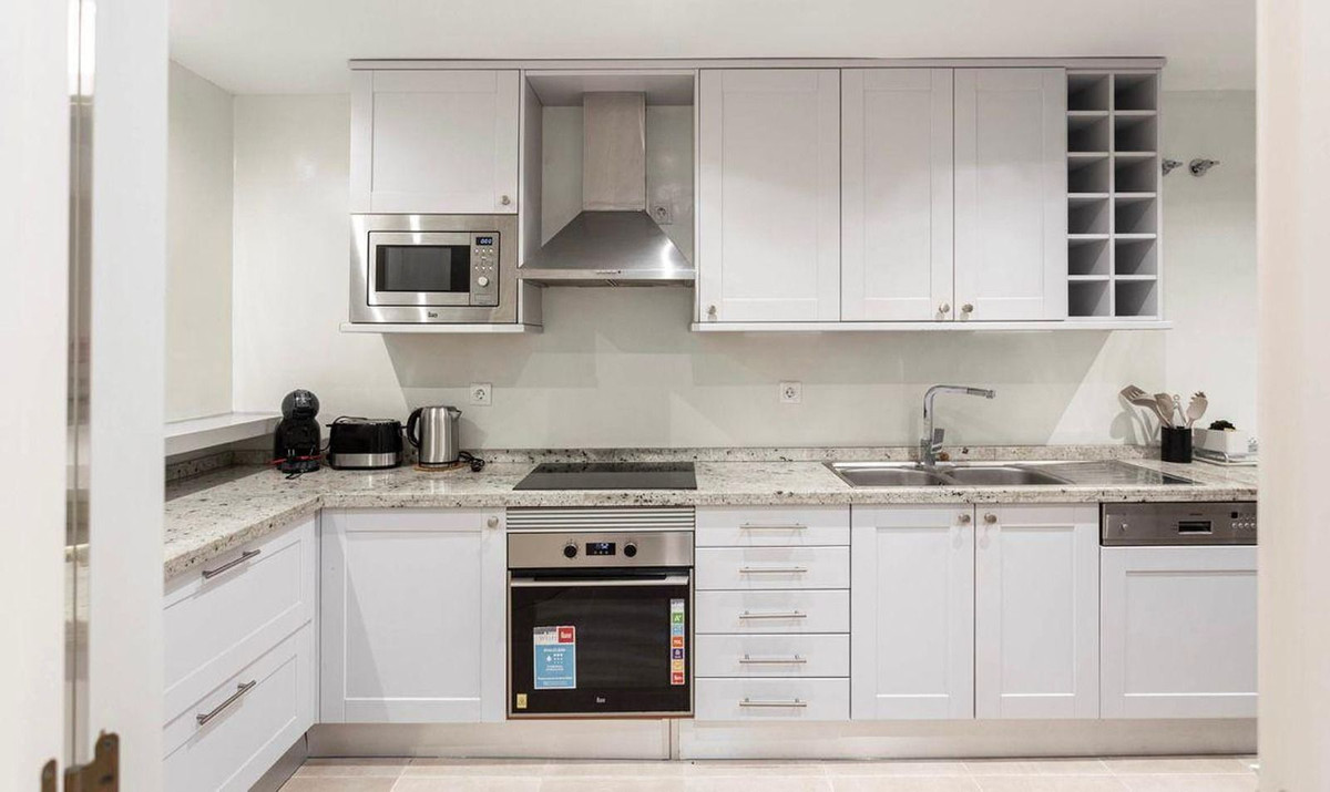 2 Bedroom Apartment in San Pedro de Alcántara - Photo 7