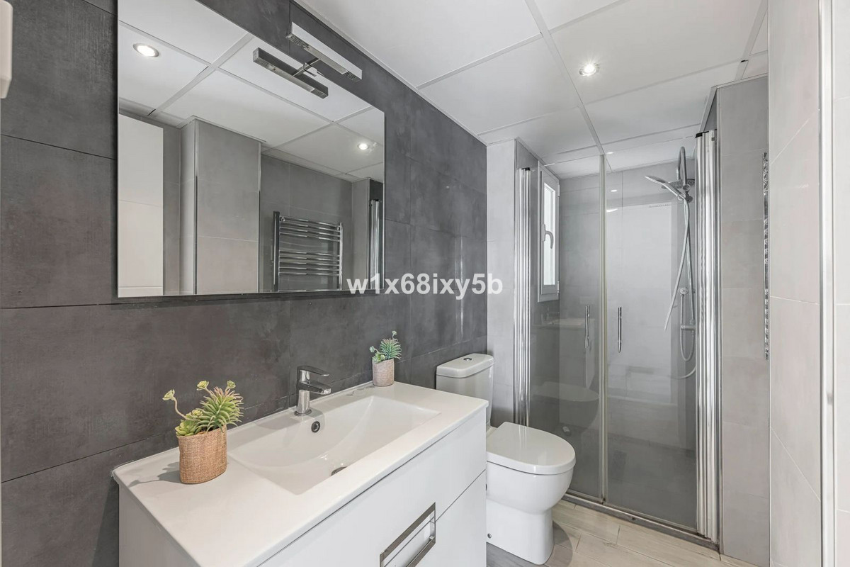4 Bedroom Villa in Marbella - Photo 24
