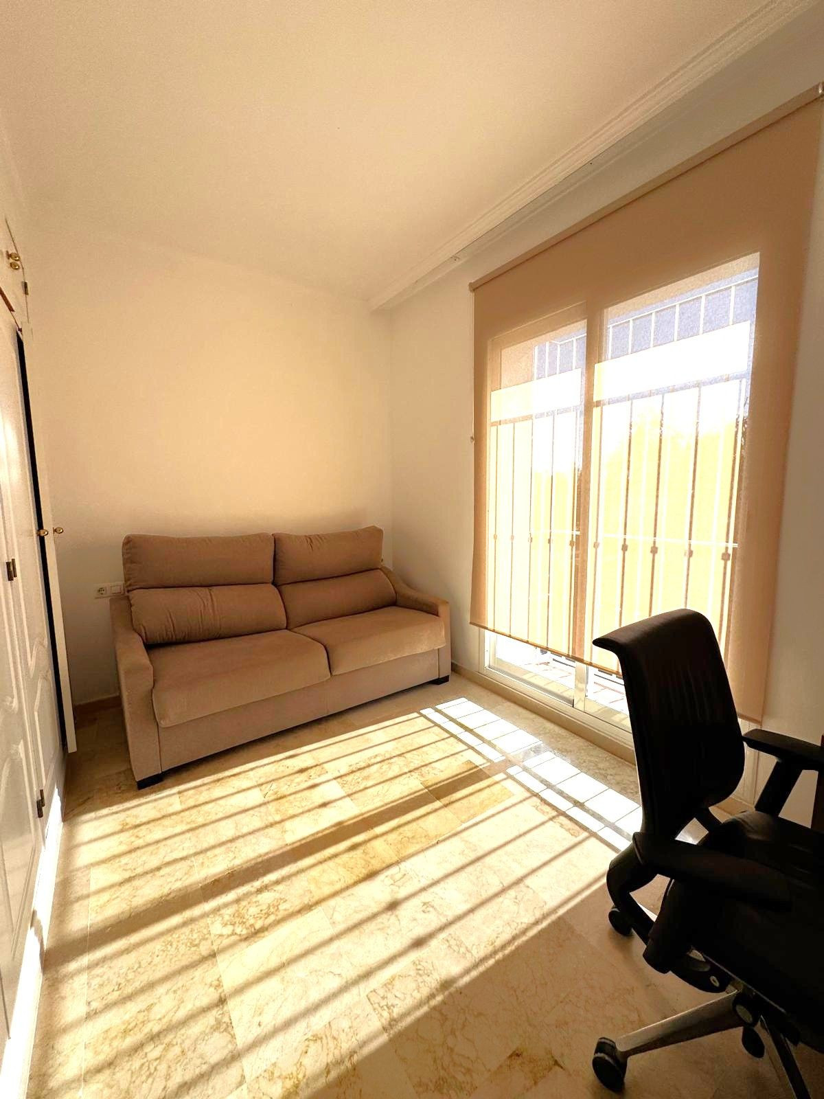 2 Bedroom Townhouse in Marbella - Photo 18