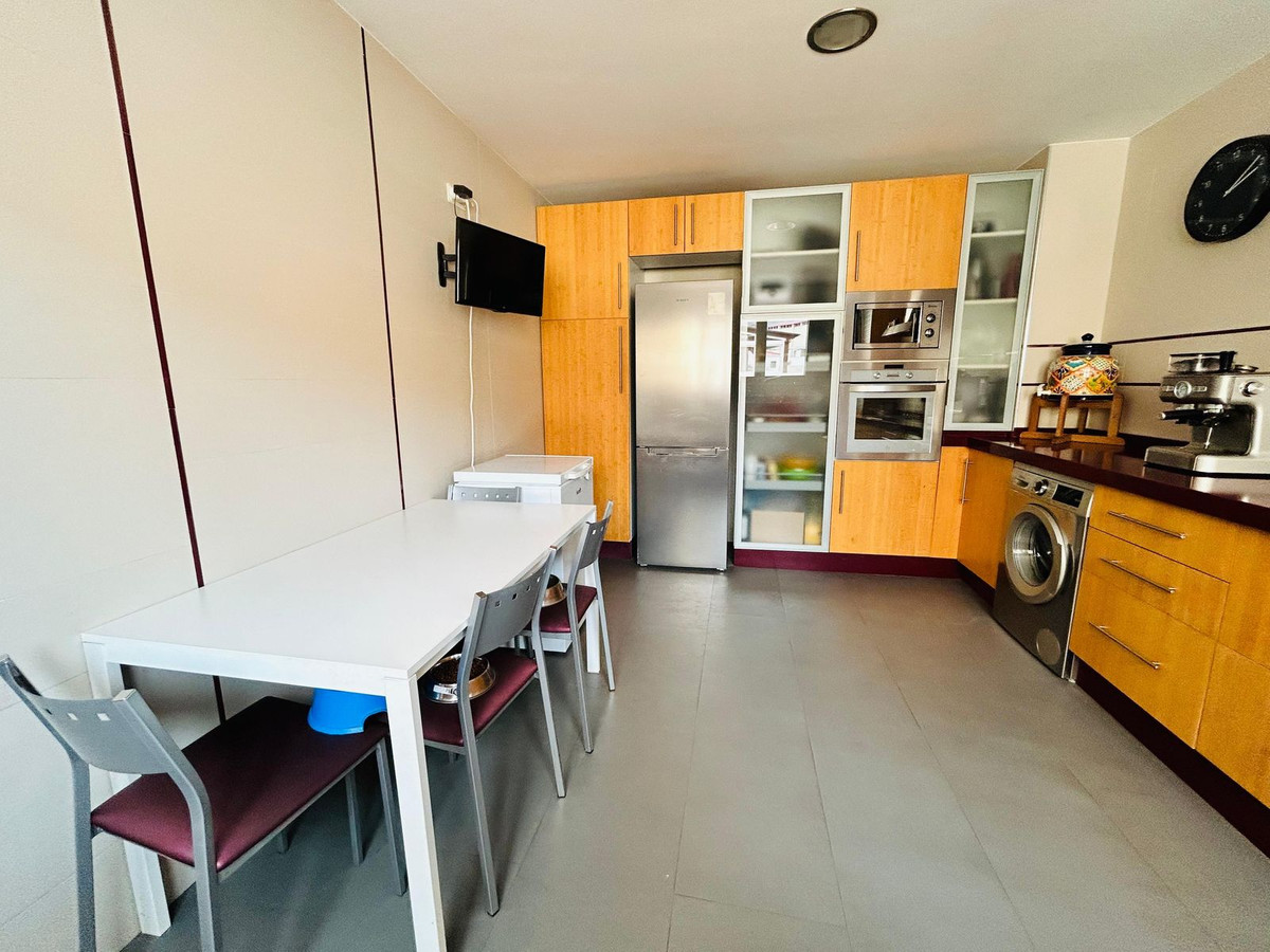 4 Bedroom Penthouse in Torremolinos - Photo 23