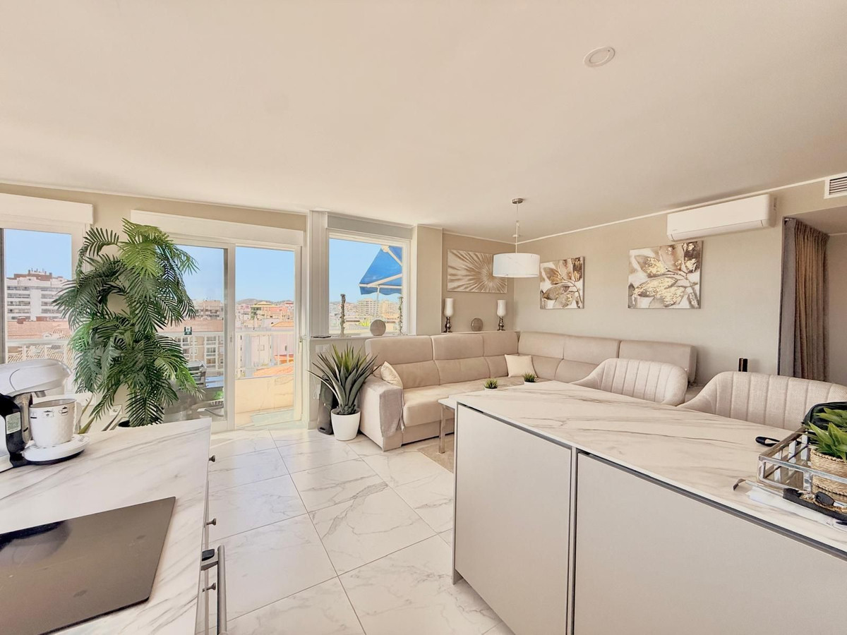 2 Bedroom Penthouse in Fuengirola - Photo 5