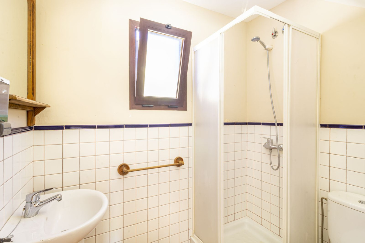 11 Bedroom Country house in Guaro - Photo 21