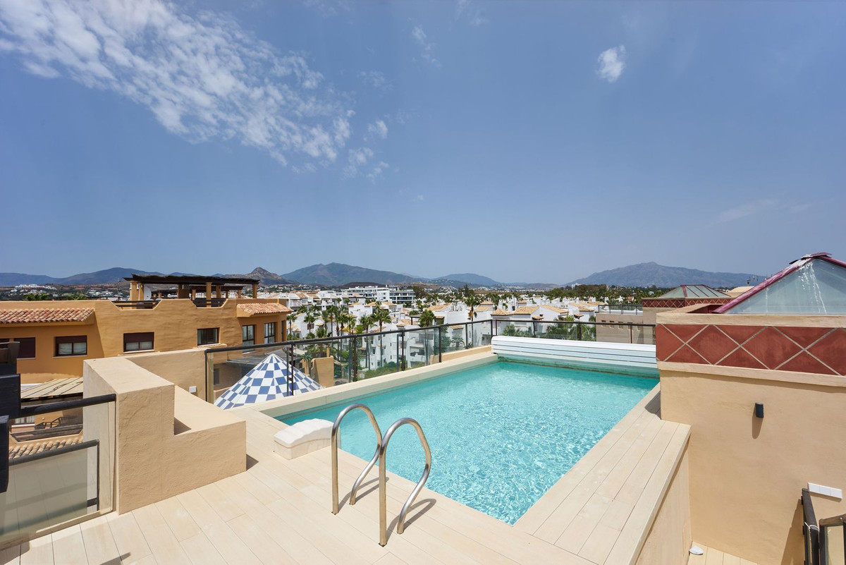 3 Bedroom Penthouse in Estepona - Photo 45