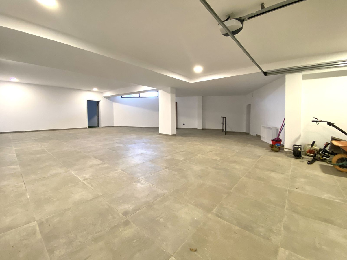 6 Bedroom Villa in San Roque - Photo 100