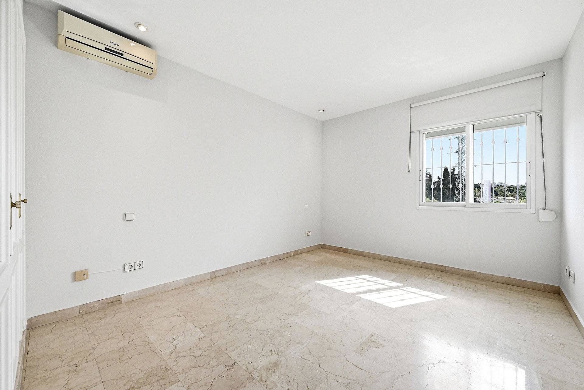 4 Bedroom Townhouse in Marbella - Photo 18