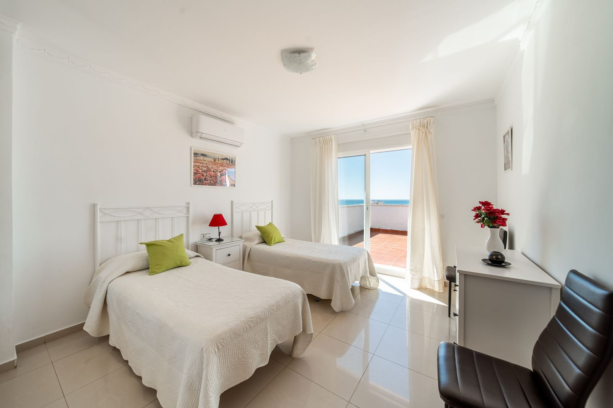 4 Bedroom Villa in Fuengirola - Photo 24