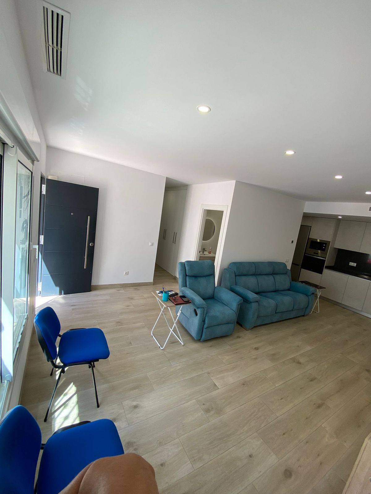 4 Bedroom Apartment in Estepona - Photo 3