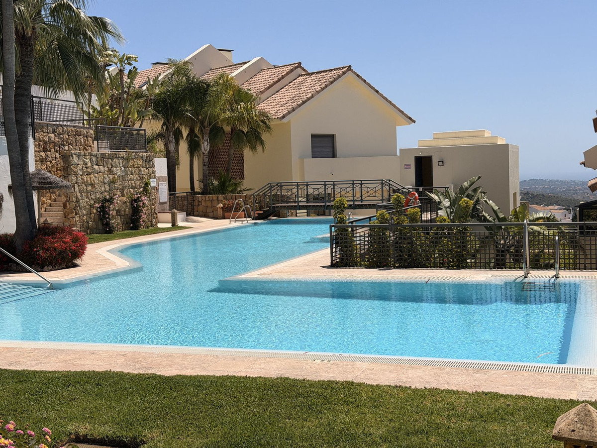 2 Bedroom Apartment in Marbella - Photo 3
