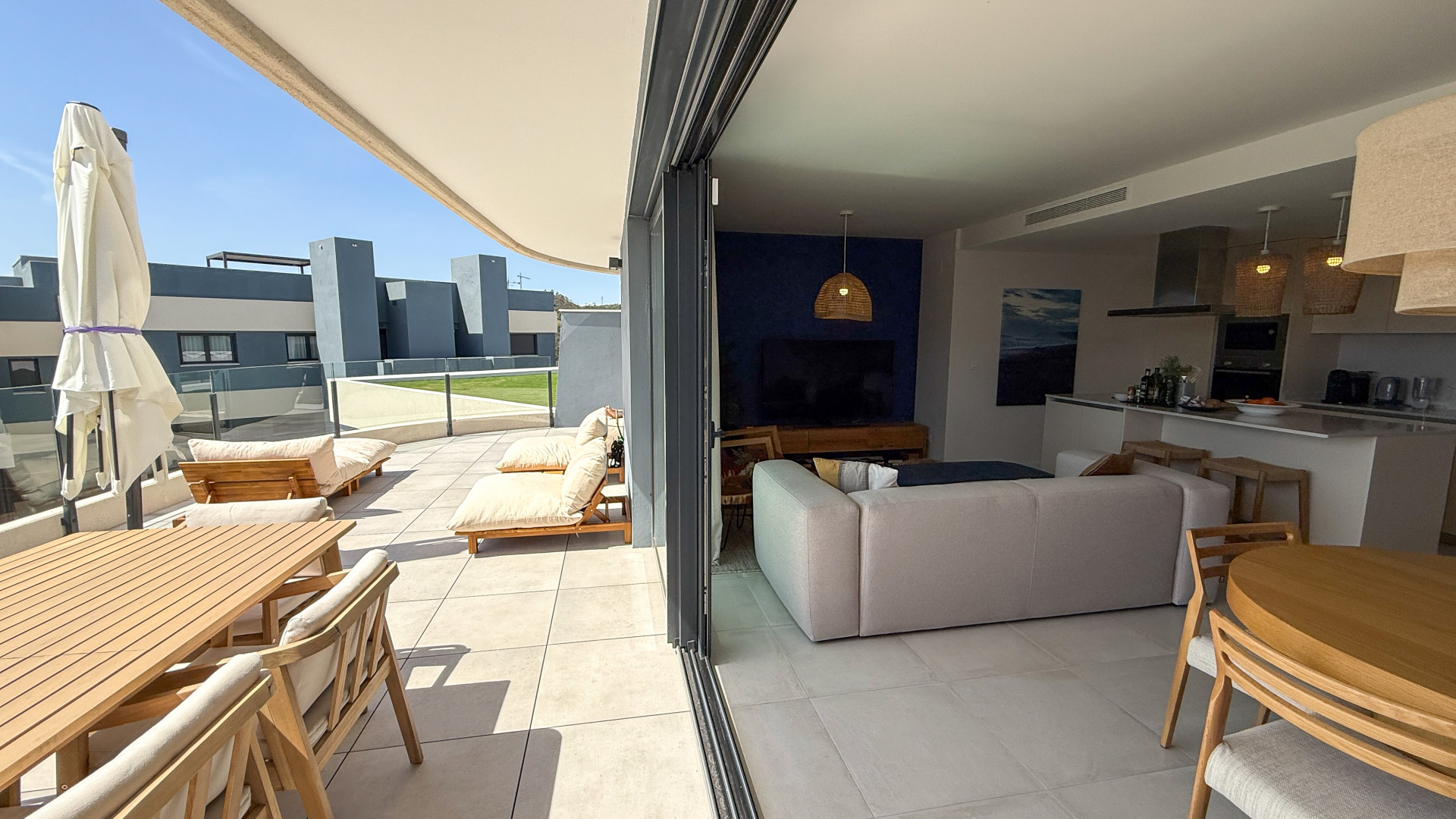 3 Bedroom Apartment in Estepona - Photo 5