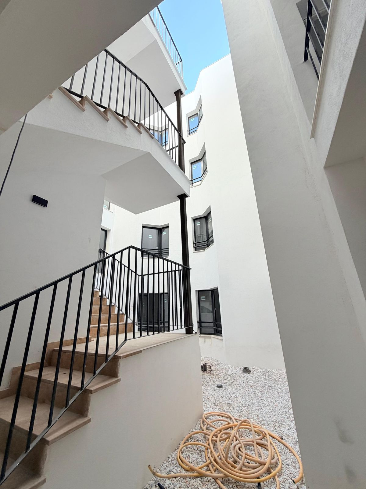 2 Bedroom Apartment in Fuengirola - Photo 11
