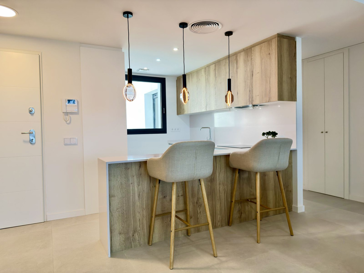 2 Bedroom Apartment in Estepona - Photo 10