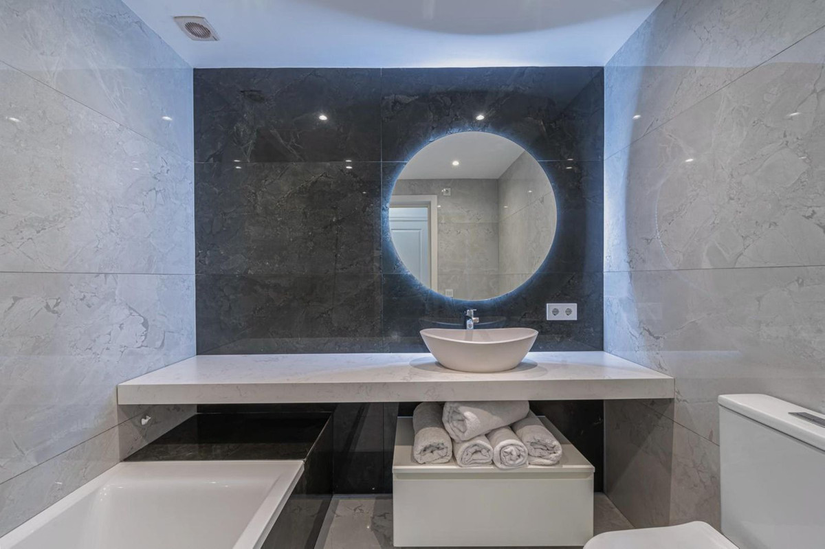 3 Bedroom Apartment in Marbella - Photo 23
