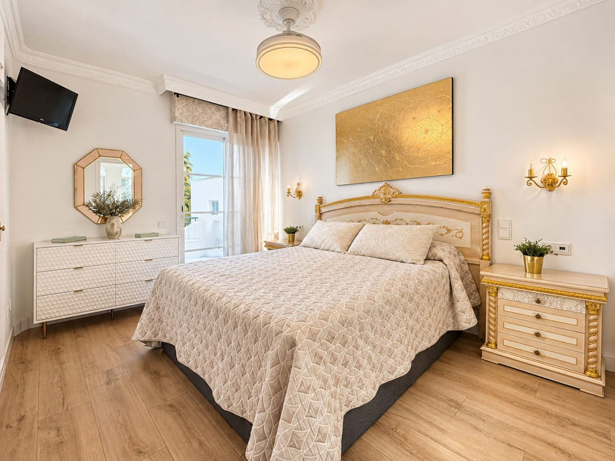 4 Bedroom Townhouse in Marbella - Photo 12