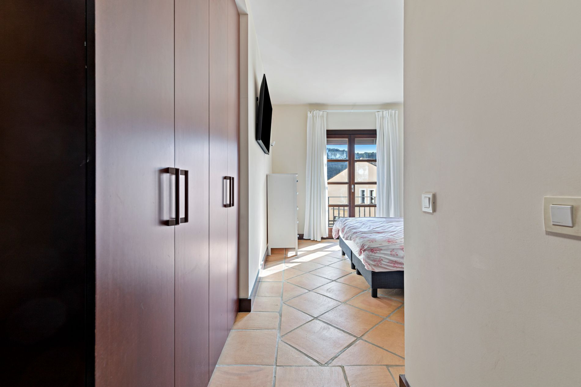 4 Bedroom Townhouse in Benahavís - Photo 9