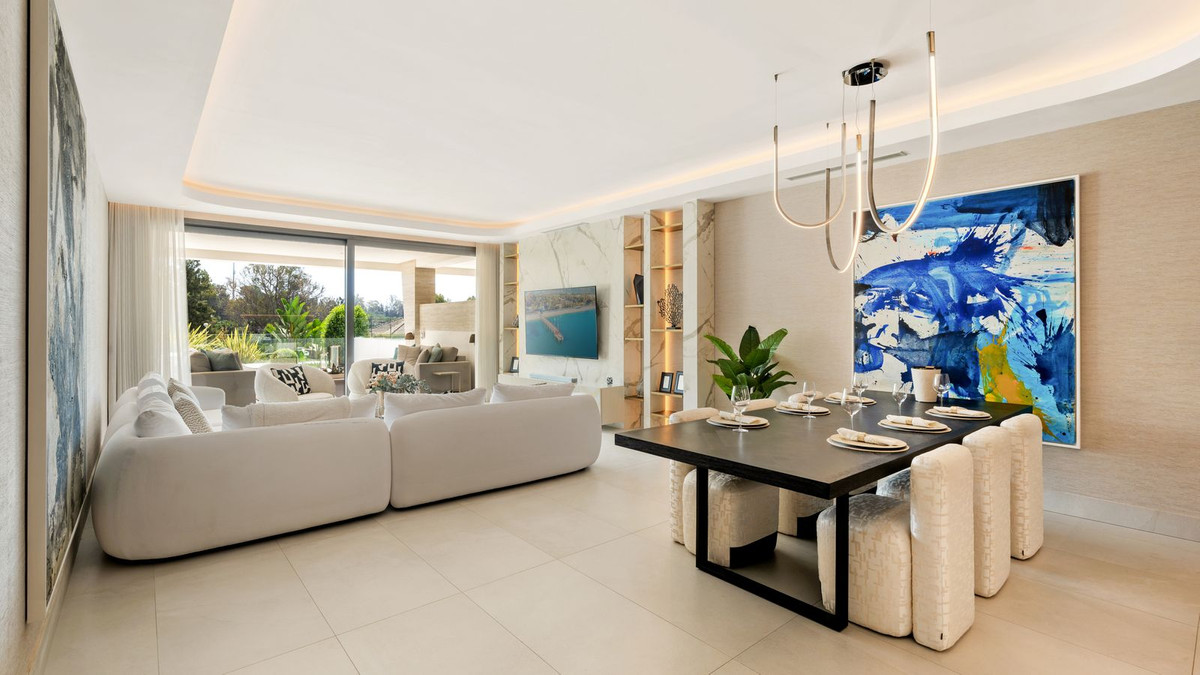 4 Bedroom Apartment in Marbella - Photo 11