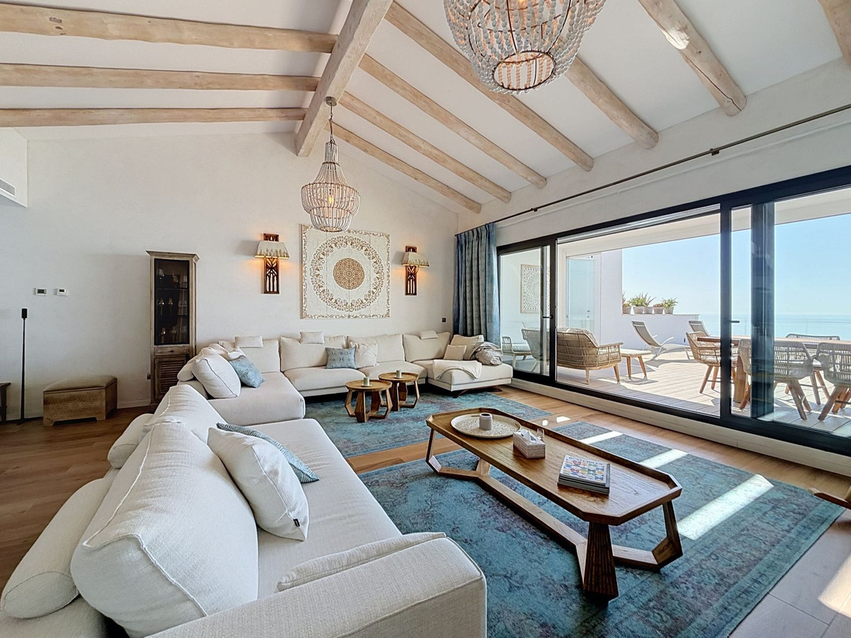 4 Bedroom Penthouse in La Alcaidesa - Photo 4