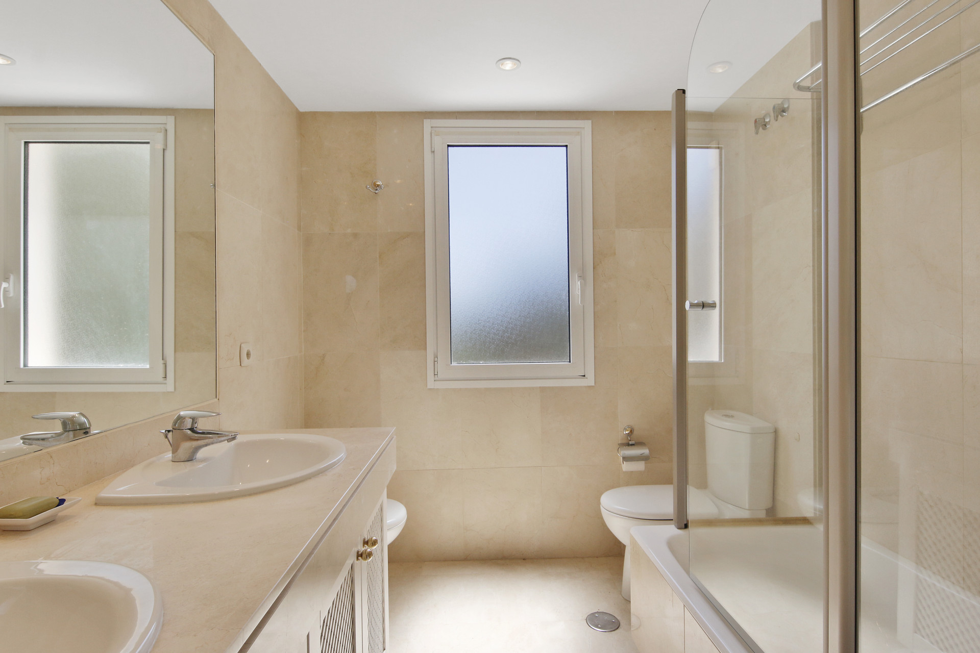 3 Bedroom Townhouse in Estepona - Photo 22