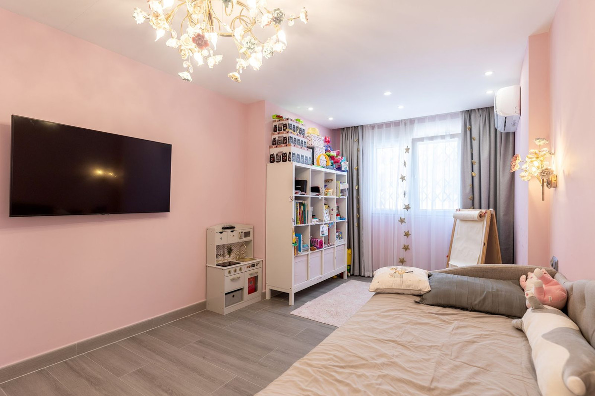 4 Bedroom Townhouse in Marbella - Photo 33