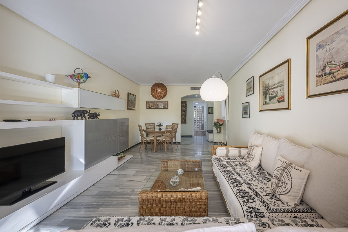 2 Bedroom Apartment in Marbella - Photo 11