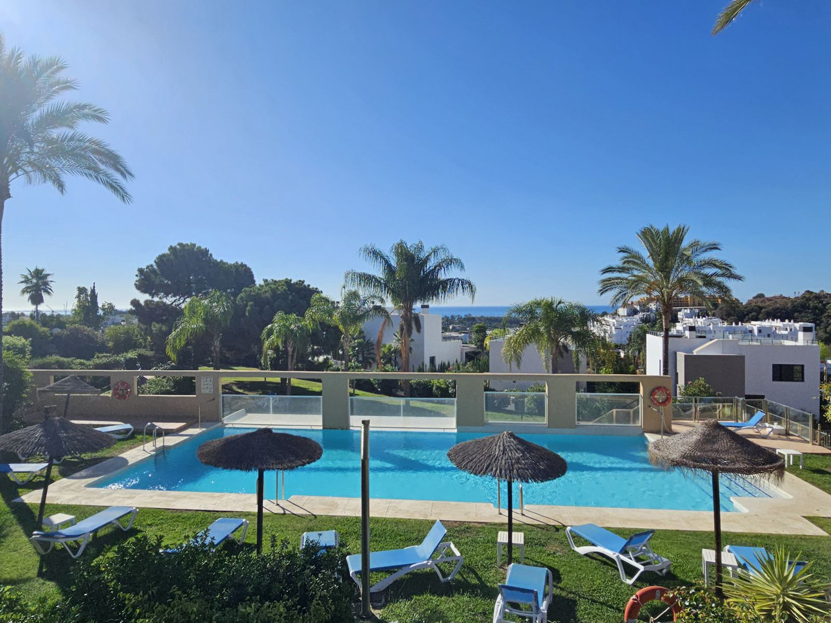 2 Bedroom Penthouse in Estepona - Photo 4