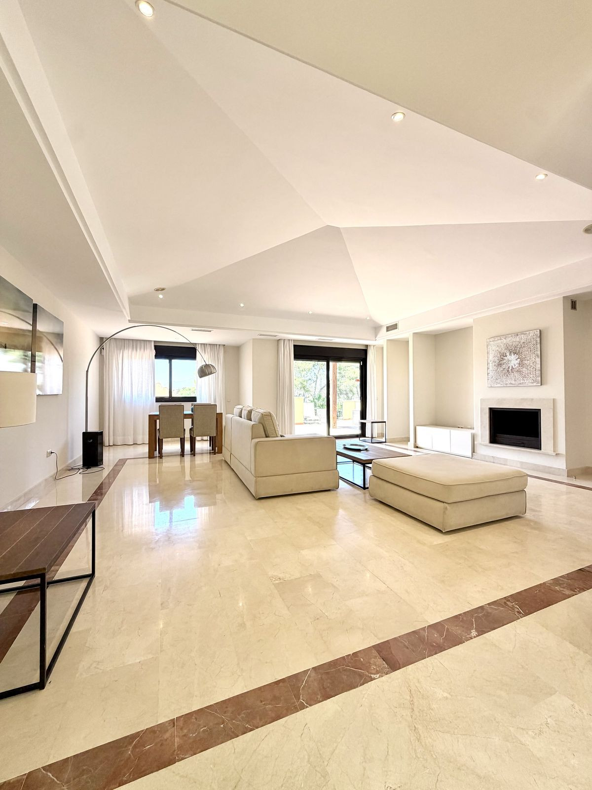 2 Bedroom Apartment in Marbella - Photo 7