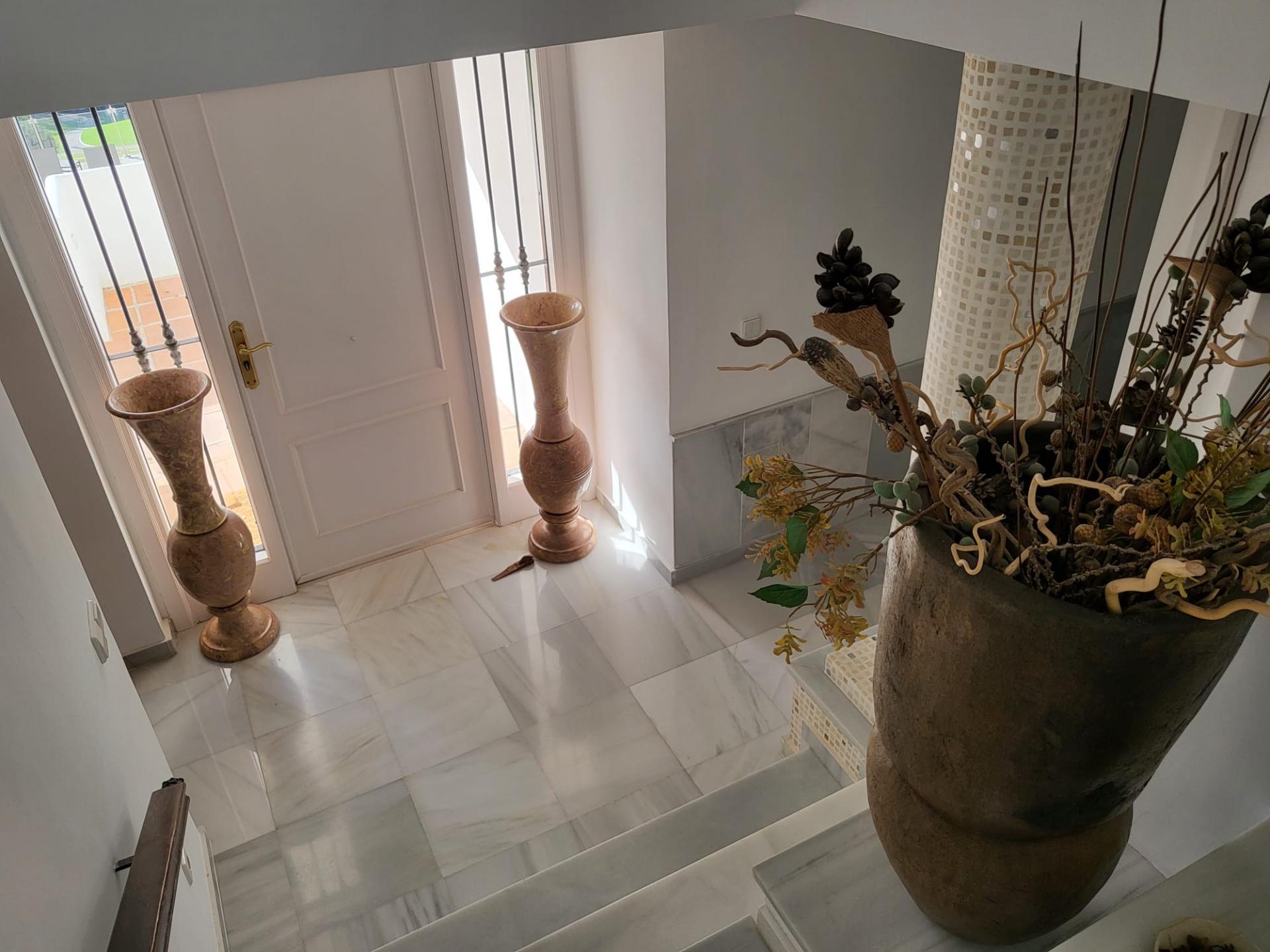 6 Bedroom Villa in Marbella - Photo 22