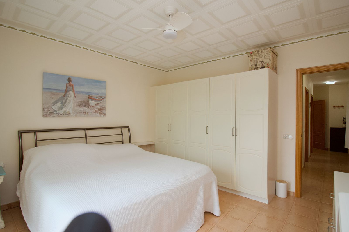 5 Bedroom Villa in Coín - Photo 22