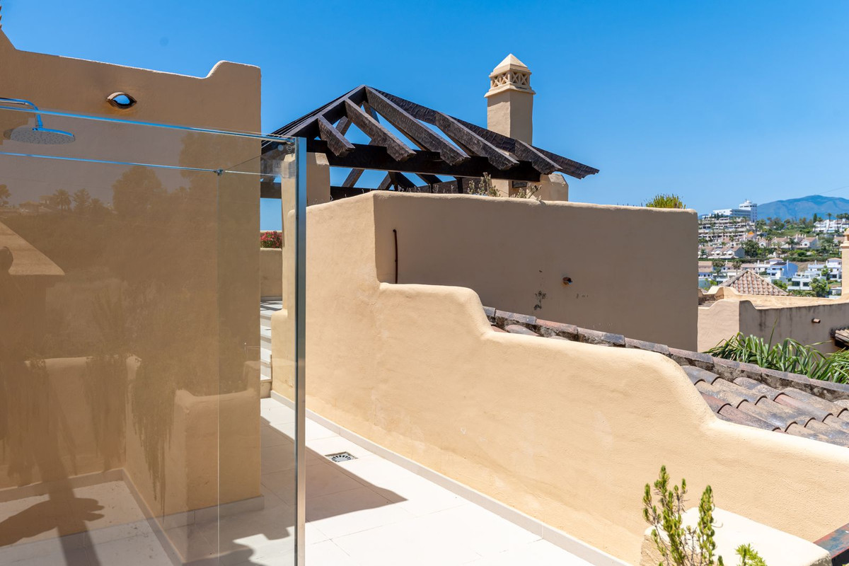 3 Bedroom Penthouse in Estepona - Photo 30